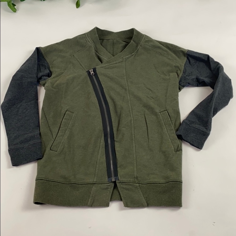 Lululemon sweatshirt